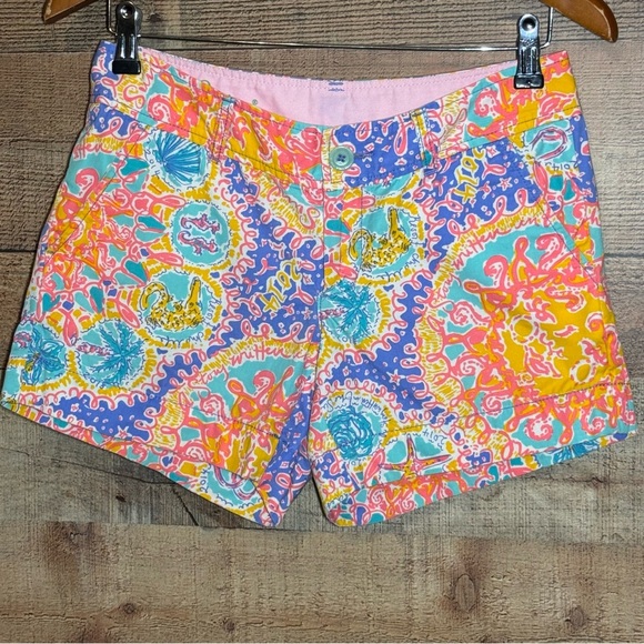 Lilly Pulitzer Pants - Lilly Pulitzer Callahan Shorts size 2 Written in the Sun Print